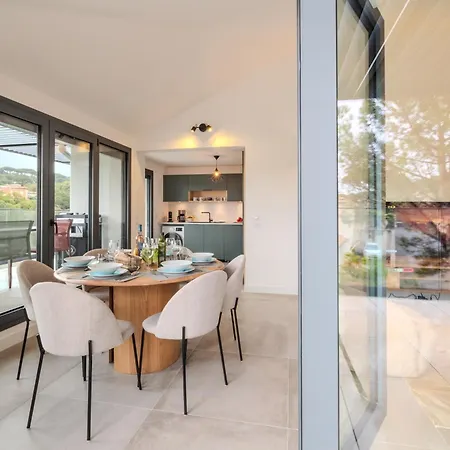 3 Bedrooms With Terrace - Happy *