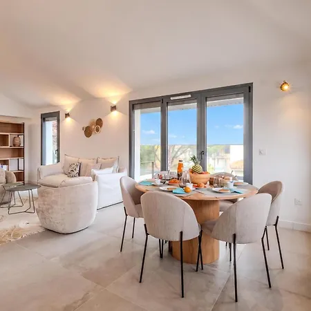 Apartament 3 Bedrooms With Terrace - Happy *